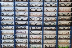 Selling with online payment: Retiring optician -Modern bulk frame sale