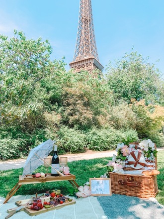 Picnic Like a Parisian Luxury Picnics in Paris