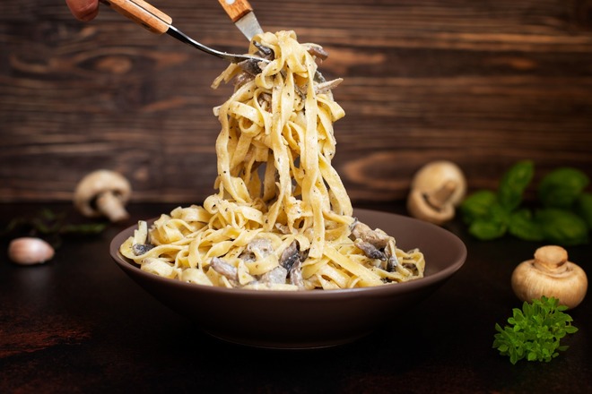 Fettuccine & Wine 