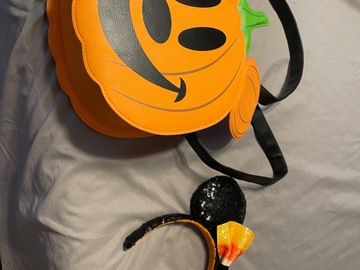 Selling with online payment: Loungefly Crossbody Mickey Pumpkin