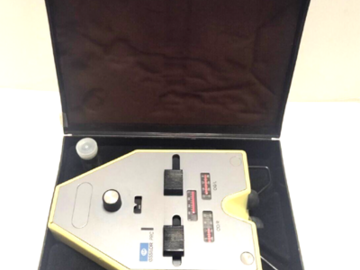 Selling with online payment: ESSILOR Pupillometer W/ Case Made In France - Vintage