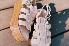 Haz una oferta: Mandalay Platform Sandals and Boots new
