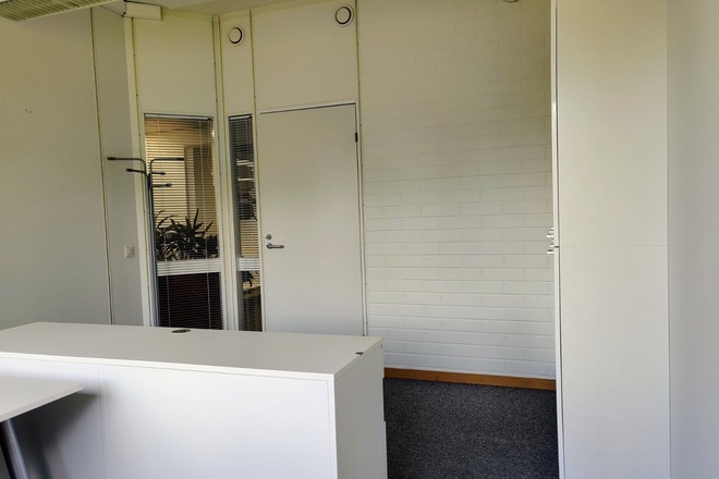 Kalustettu 16,9 m2 toimistotila Espoon Mankkaalla