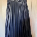 Selling: Pleated Skirt Medium