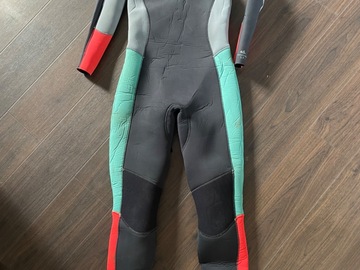 Hiring Out (per day): Ripcurl Women’s suit size 8