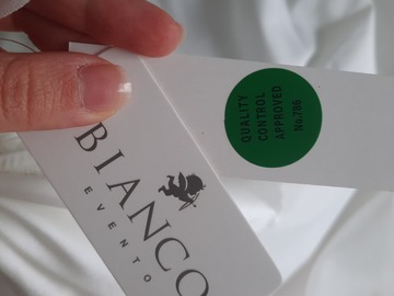 Myydään (Yksityinen): Käyttämätön Bianco Evento vannehame