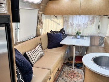 For Sale: 2016 Airstream Flying Cloud 23D