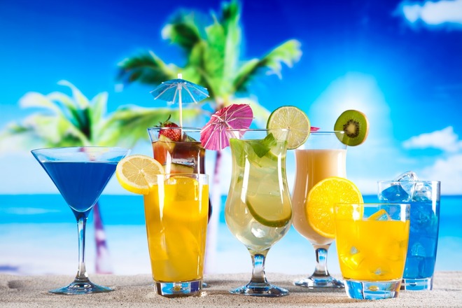 Sunset Sips: Beachfront Happy Hour Extravaganza