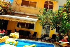 Rooms for rent: Double Room in Bohemian House w/ friendly cats  (for female)