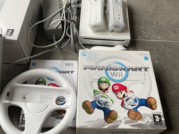 RENT: RENT: Wii Games console with MarioKart