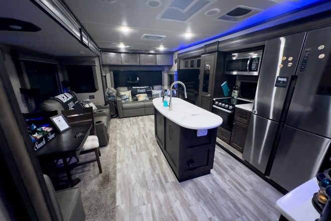Premier Podcast Studio: VIP Treatment Custom Sets Expert Guidance