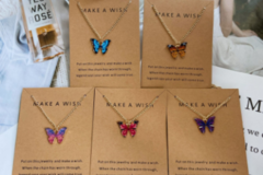 Comprar ahora: 120 Pcs Colorful Butterfly Pendant Necklaces