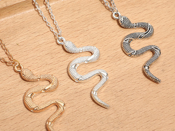 Comprar ahora: 50pcs retro snake element alloy pendant necklace