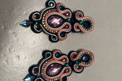 Productos: Aretes tejidos y coloridos