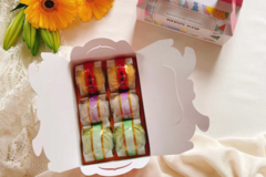 Selling: 6 in 1 Pastry Gift Box 