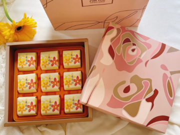 Selling: Pineapple Cakes 9 in Gift Box