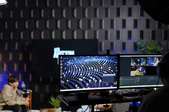 Premier Podcast Studio: VIP Treatment Custom Sets Expert Guidance
