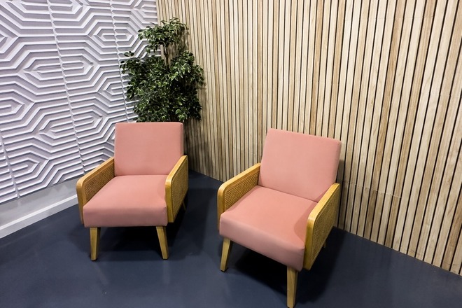 Premier Podcast Studio: VIP Treatment Custom Sets Expert Guidance