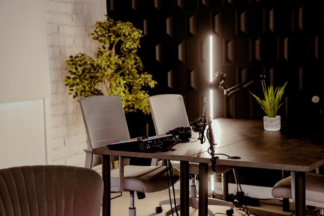 Premier Podcast Studio: VIP Treatment Custom Sets Expert Guidance