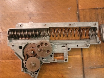 Selling: Gearbox with Gears, Tappet plate and Spring