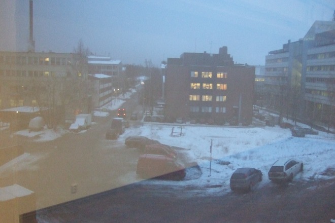 Taiteilija yhteisössä valoisa hieno tila 