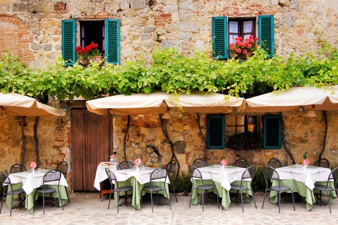 "Cena Toscana: Gusta l'Autentica Italia a Tavola!"