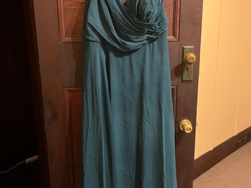 Selling: Oleg Cassini dress 