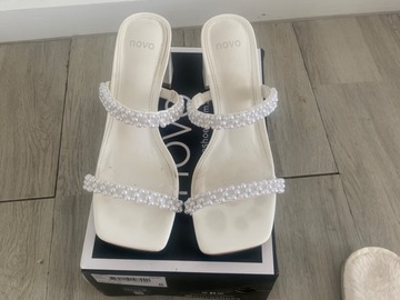 Selling: Pearl heels 