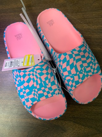 Boys & Girls Shoes - 100 Pairs (Assorted Size)