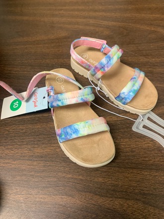 Boys & Girls Shoes - 100 Pairs (Assorted Size)
