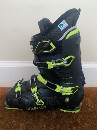 Shop secondhand outdoor activity ski and snowboard clothing and gear