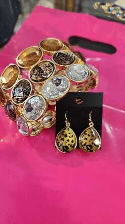 50 pieces crystal fashion jewelry mix lot