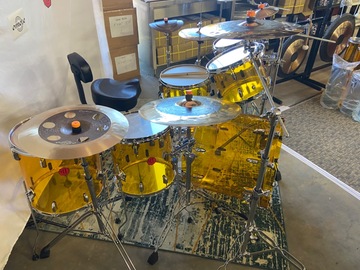 Selling with online payment: Complete 6 piece acrylic set with cymbals 