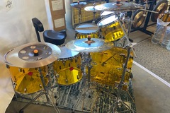 Selling with online payment: Complete 6 piece acrylic set with cymbals 