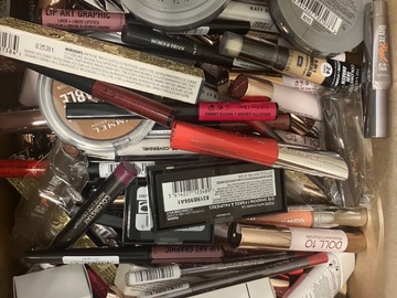 Comprar ahora: Make up bundle mixed brands 50 pieces assorted 