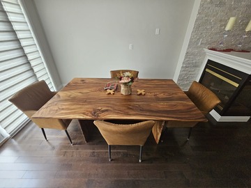 Individual Seller: Modern Dining Table with 4 Chairs