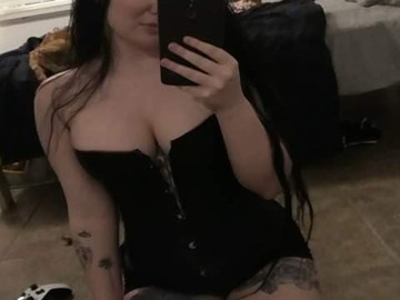 Naked Cleaners USA: Tiny Goth girl looking to clean