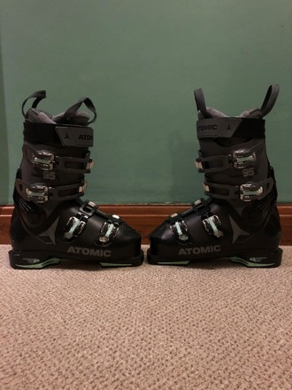 Shop secondhand outdoor activity ski and snowboard clothing and gear