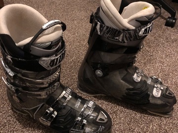 Winter sports: Atomic Hawx 100 Ski Boot Size 30