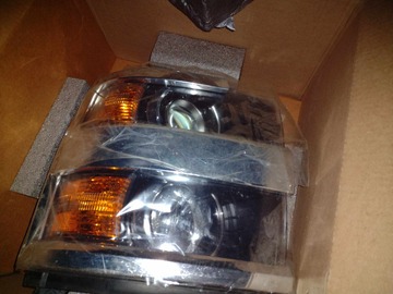 Selling with online payment: 2015 to 2020 Chevrolet Silverado 2500 - Right Side Headlight 