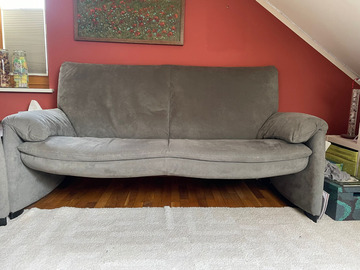 Biete Hilfe: 2 gut erhaltene Couchs zu verschenken 