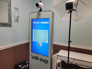 Renting out with online payment: Selfie Shack Photobooth