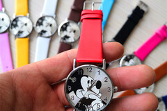 Comprar ahora: 35 Pcs Cute Cartoon Mickey Quartz Wristwatches