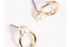 Selling: 6x Brand new pearl gold earrings