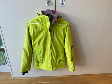 Winter sports: Size small (or teen) women’s ski jacket