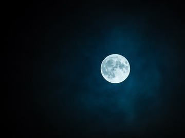 Selling: FULL MOON! WHAT'S COMING IN YOUR LOVE LIFE!