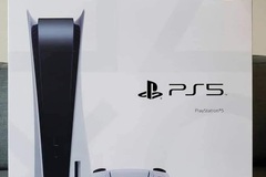 Selling: Sony Play Station 5 disc edition with game & controller