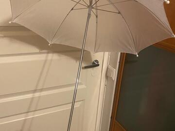Myydään (Yksityinen): 2 kpl lasten sateenvarjoja