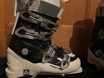 Hiring Out (per day): Ski Boots Size 6.5-7 (25.5) in Kinross