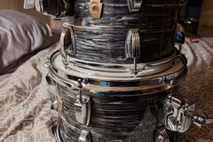 Selling with online payment: New Ludwig Classic maple toms 